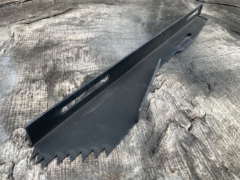 CM-A10-007 Panther Intersect Saw Toothed Vertical Mid Stay